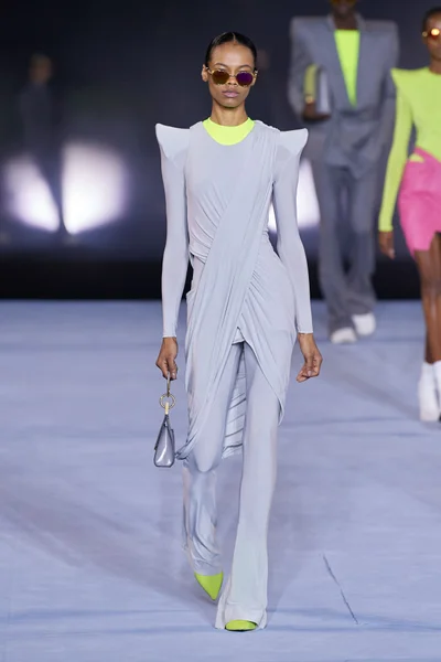 Look 11